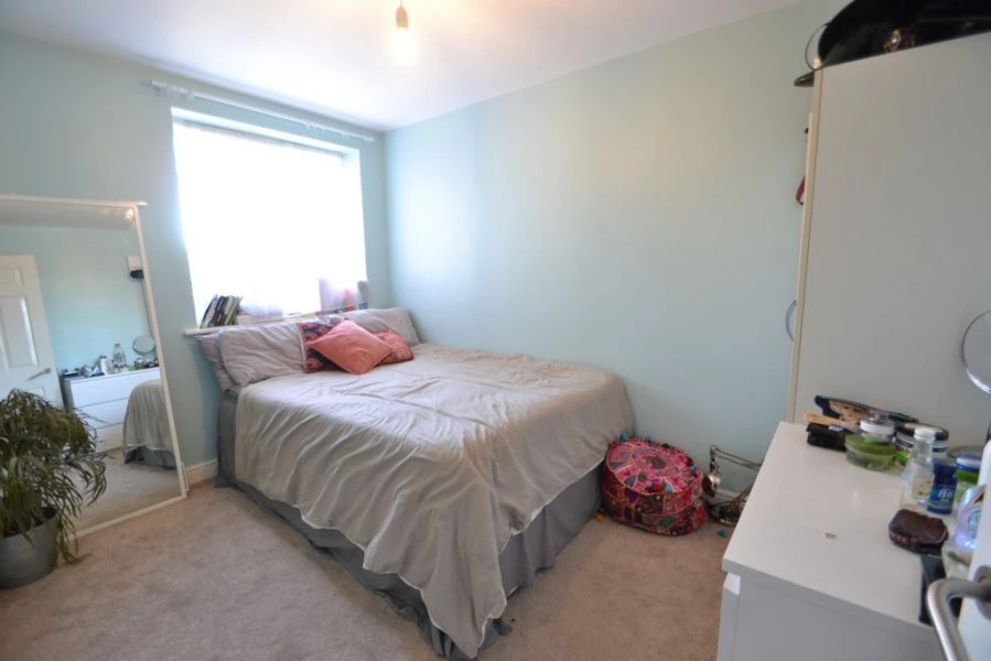 2 bedrooms flat, 63 Felixstowe Court Beckton / Gallions Reach London