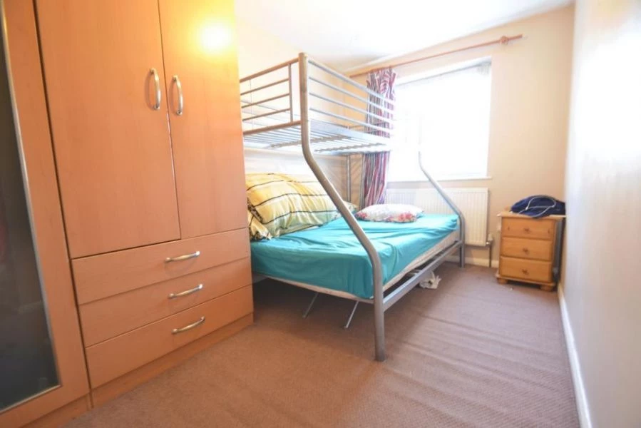3 bedrooms flat, 35 Selborne Avenue Manor Park London