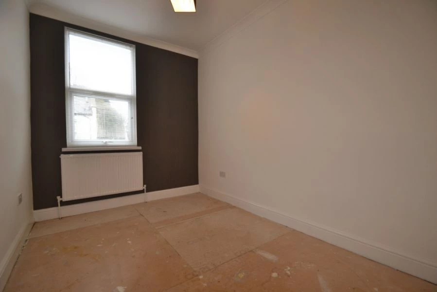 2 bedrooms flat, 1b Ingal Road Plaistow London