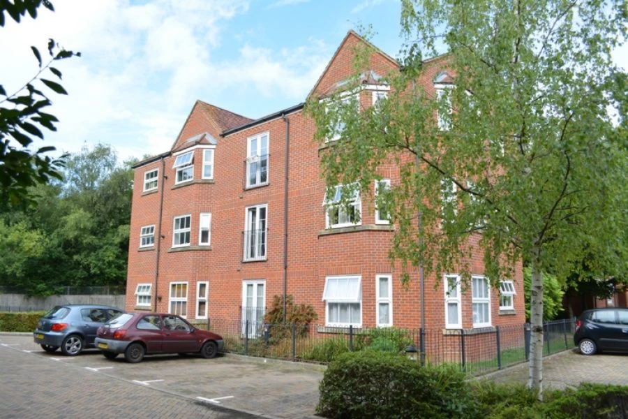 2 bedrooms apartment, 20 Lucas Close Maidenbower Crawley West Sussex