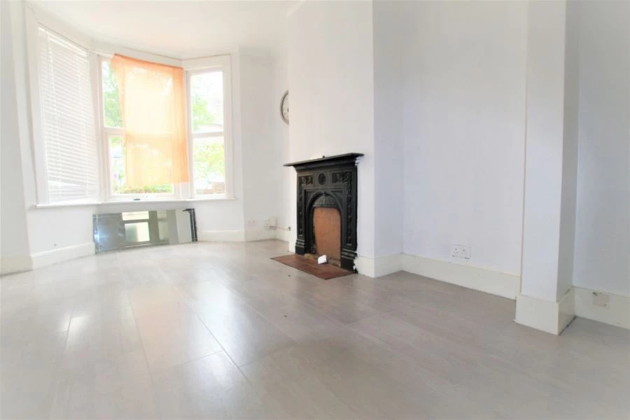 4 bedrooms house, 4 Strode Road Forest Gate London