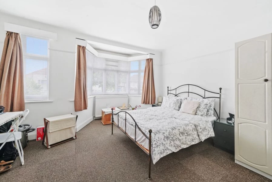 2 bedrooms flat, 136 Tanfield Avenue Neasden London