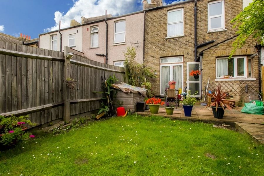 3 bedrooms house, 62 R Woodside Road South Norwood London