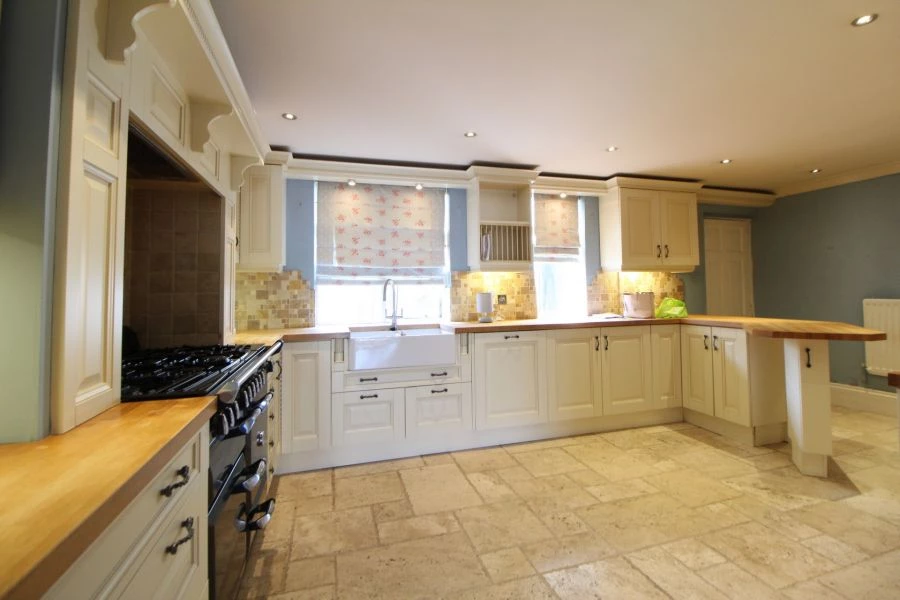 5 bedrooms house, 159 Maidstone Road Rochester Chatham Kent