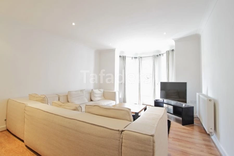 2 bedrooms flat, 20 Northpoint Square Camden London