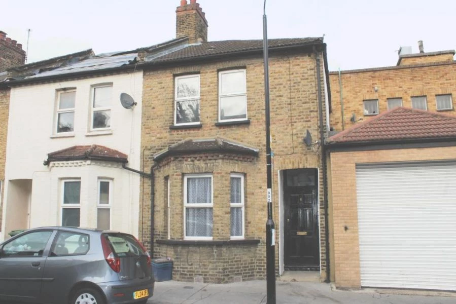 3 bedrooms house, 6 St Dunstans Road South Norwood London