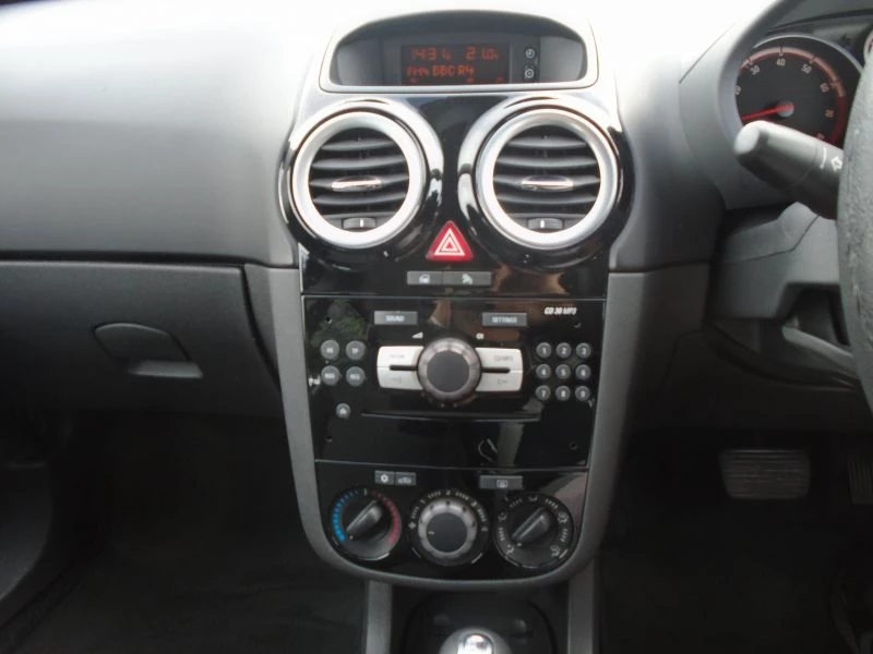 Vauxhall Corsa 1.4i 16V Design 5dr Auto 2009