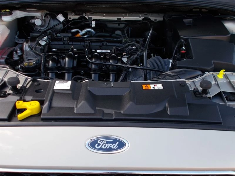 Ford Focus 1.6 ZETEC 5Dr AUTOMATIC *JUST 28,000 MILES* 2015