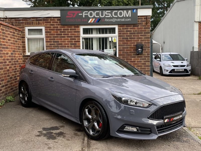 Ford Focus 2.0T EcoBoost ST-3 5dr FULL FORD SERVICE HISTORY! STUNNING STEALTH GREY! COMPLETELY ORIGINAL! 2017