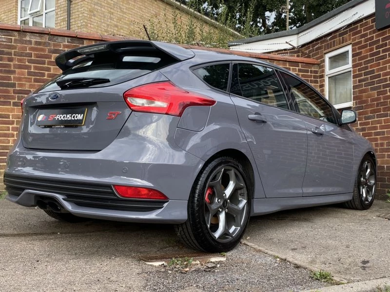 Ford Focus 2.0T EcoBoost ST-3 5dr FULL FORD SERVICE HISTORY! STUNNING STEALTH GREY! COMPLETELY ORIGINAL! 2017