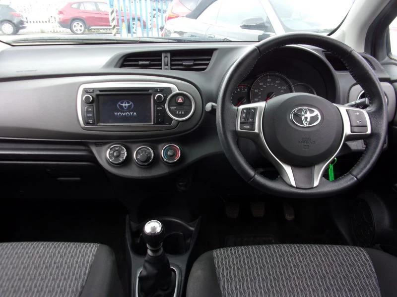 Toyota Yaris 1.33 VVT-i TR 5dr 2013