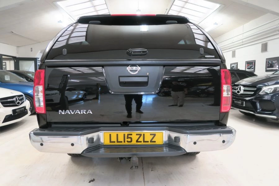 Nissan Navara Double Cab Pick Up Tekna 2.5dCi 190 4WD Auto 2015