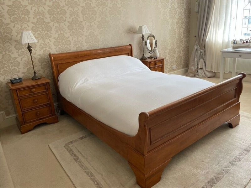 Beautiful Willis & Gambier Bedroom Furniture Set [King Size Sleigh Bed & Much More]