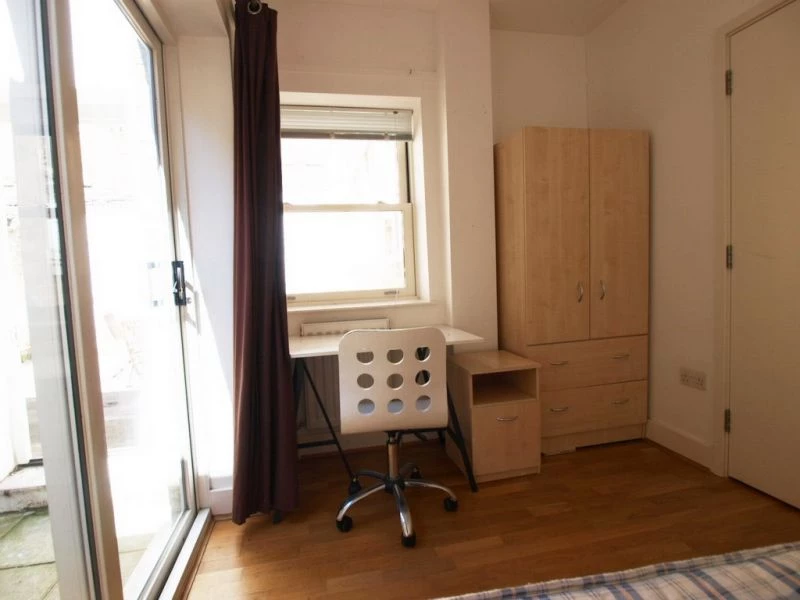 2 bedrooms flat, 37 Flat A Kings Terrace Camden London