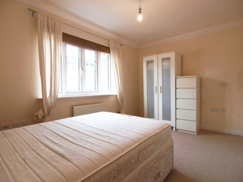 2 bedrooms house, 24 Oxford Avenue Southgate London