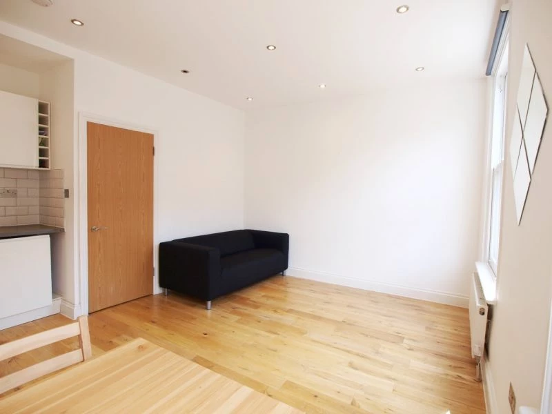 2 bedrooms flat, 390 Flat 2 Hornsey Road Finsbury Park London