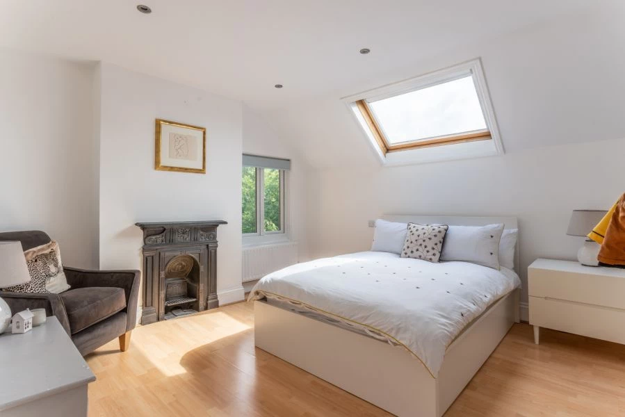 6 bedrooms detached, 6 Cedars Road Hampton Wick Kingston Upon Thames