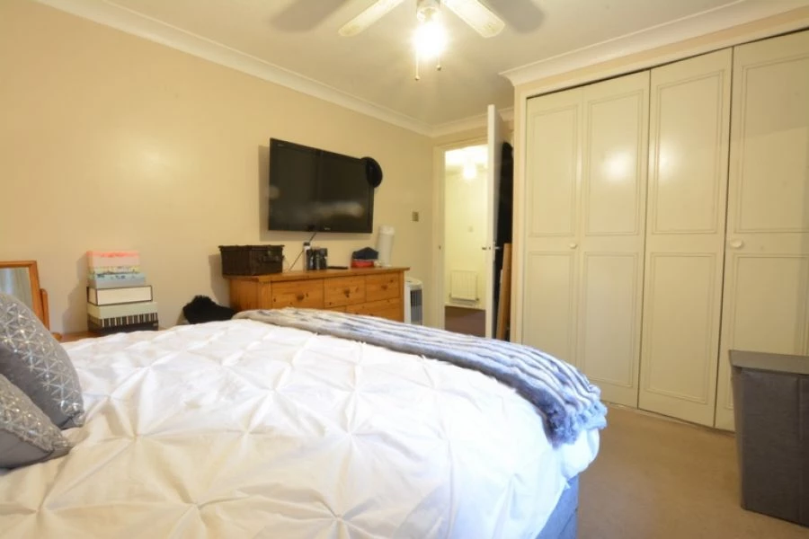 2 bedrooms maisonette, 8 Quantock Close West Green Crawley West Sussex