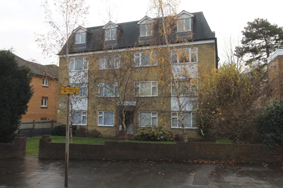 2 bedrooms flat, 1 Warham Road South Croydon Surrey