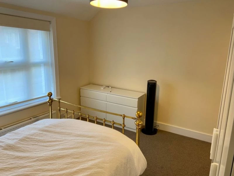 2 bedrooms semi detached, 285 Croydon Road Caterham Surrey