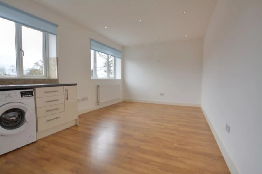 2 bedrooms apartment, 17 Gatwick Road Crawley West Sussex