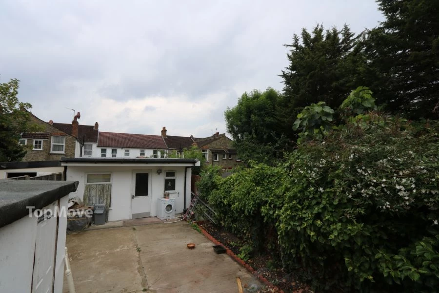 Terraced, 29 Midhurst Avene Croydon Surrey