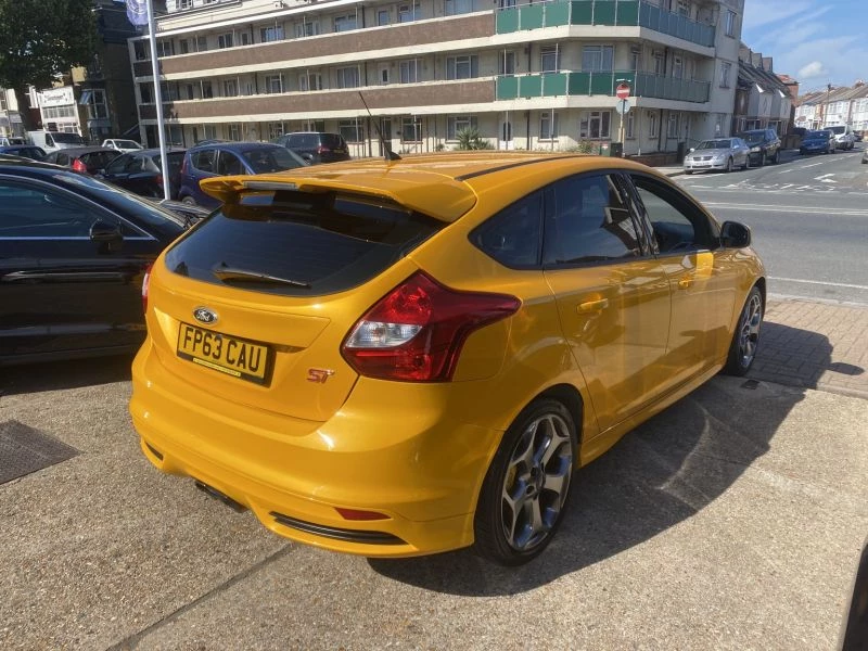 Ford Focus 2.0T ST-2 5dr 2013