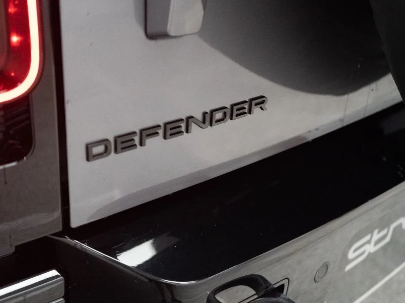 Land Rover Defender 3.0 D250 X-Dynamic S 90 3dr Auto 2021