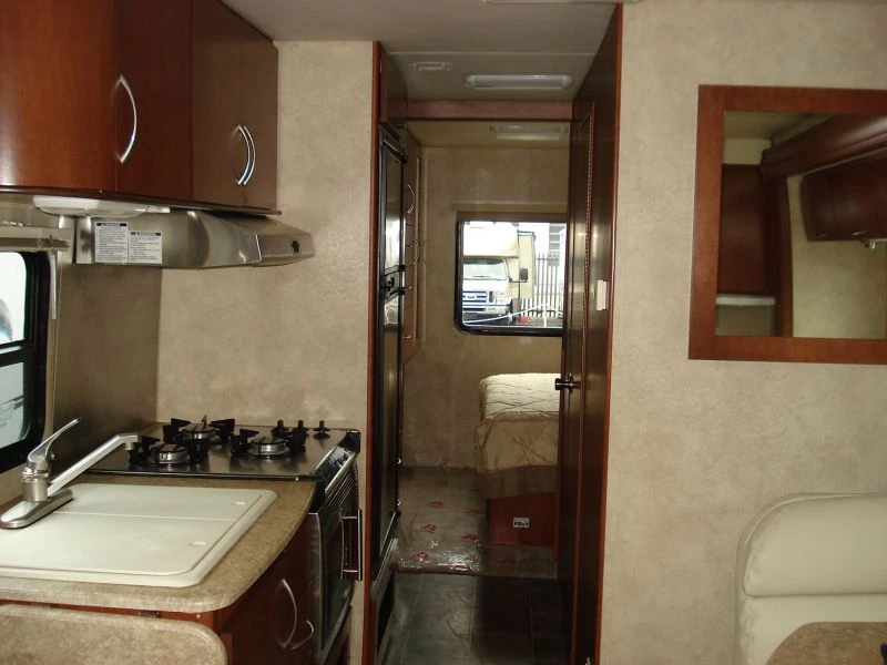 Four Winds Citation AMERICAN MOTOR HOME RV 2011