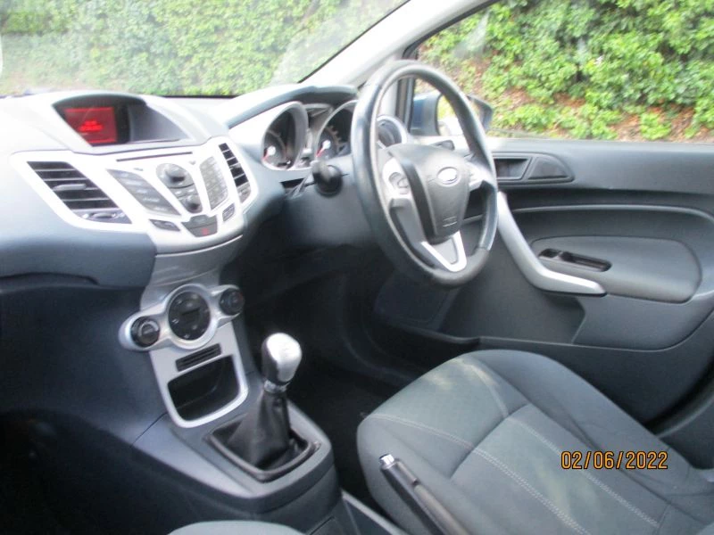 Ford Fiesta TITANIUM 5-Door 2009