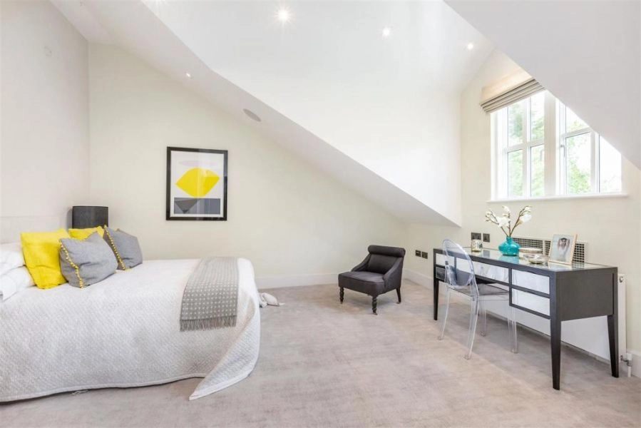 High standard and set in a quiet location close to Wimbledon Common