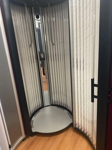 Alisun standup sunbed with changing room