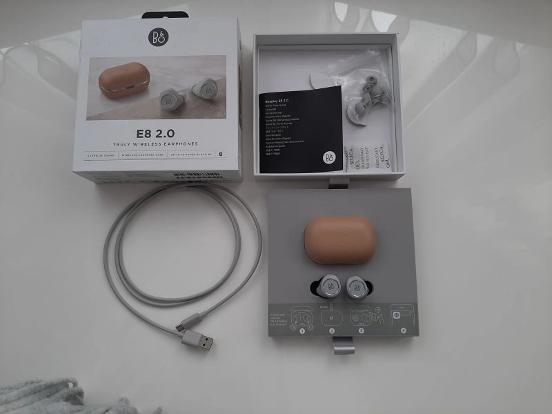 Bang & Olufsen Beoplay E8 2.0 Wireless Bluetooth Earbuds & Charge Case – Natural