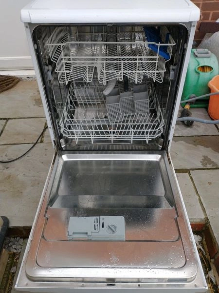 Indesit IDF 125 Dishwasher - for spares.