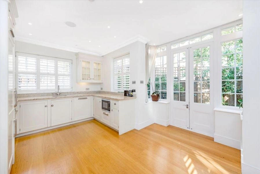 A beautifully presented family home in the heart of Chelsea