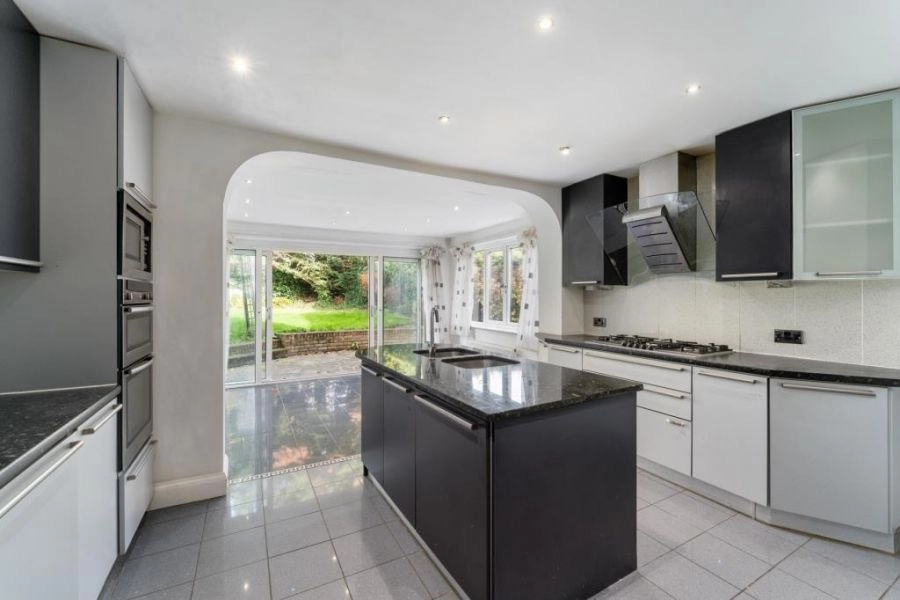 A beautiful detached family home situated in this prime Finchley location