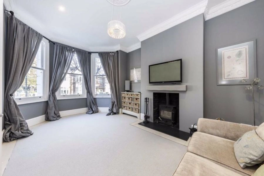 located within close proximity to Acton Town on both the Piccadilly and District Line, or South Acton