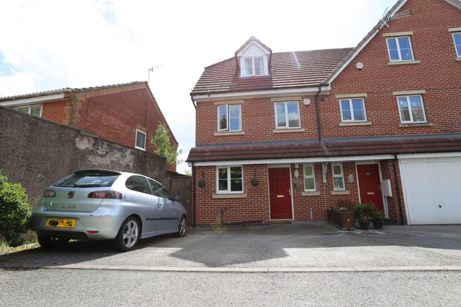 5 bedrooms town house, 14 Woodcote Close Longton Stoke-On-Trent