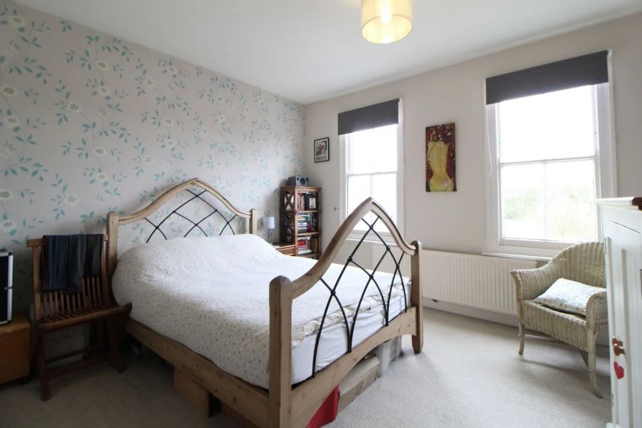 3 bedrooms end of terrace, 2 Cornwall Road Rochester Rochester Kent