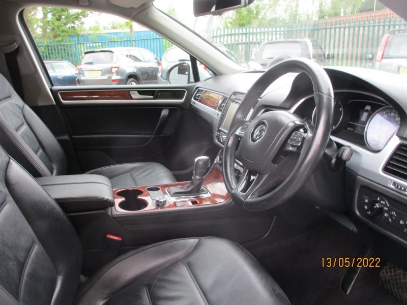 Volkswagen Touareg V6 SE TDI BLUEMOTION TECHNOLOGY 5-Door 2013