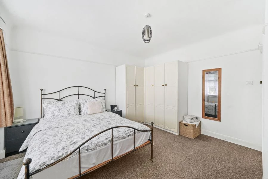 2 bedrooms flat, 136 Tanfield Avenue Neasden London