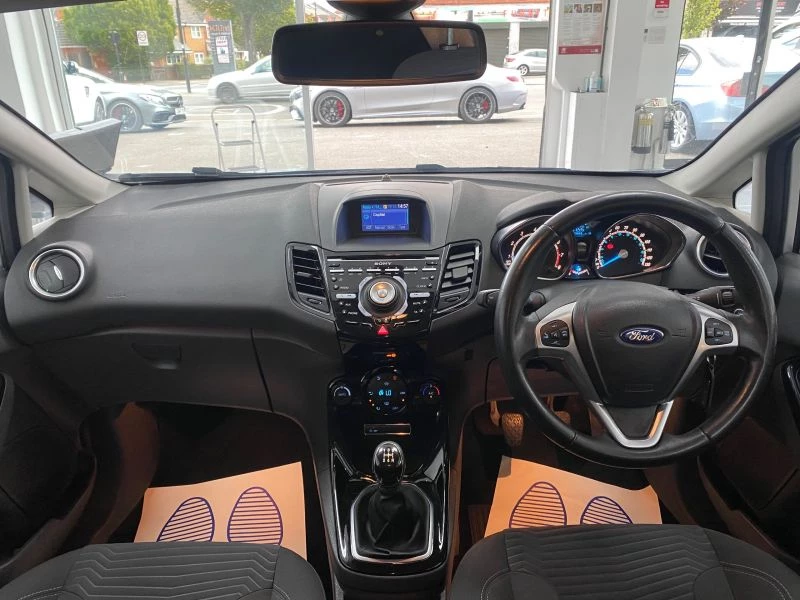 Ford Fiesta TITANIUM 5-Door 2013