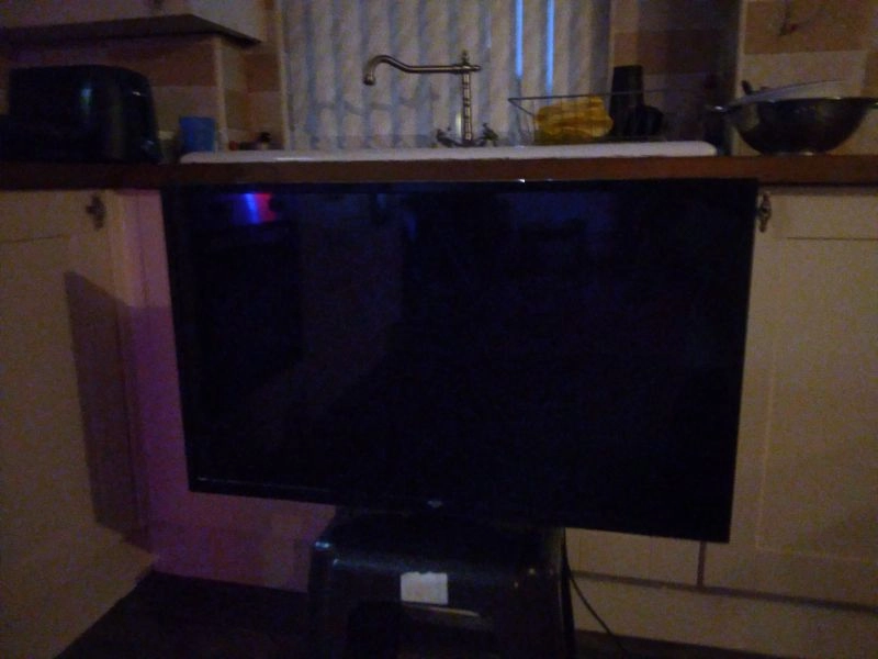 32 inch bush HD Freeview TV with remote control