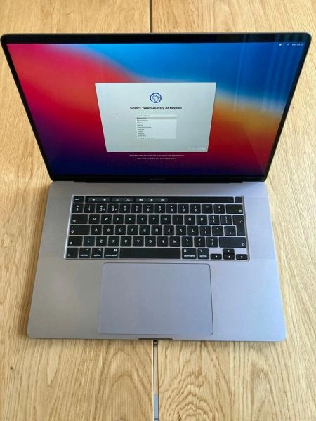 MacBook Pro 16", 2.4Ghz Intel i9, 32Gb RAM, 2TB, immaculate [2019, purchased Jan 2021]