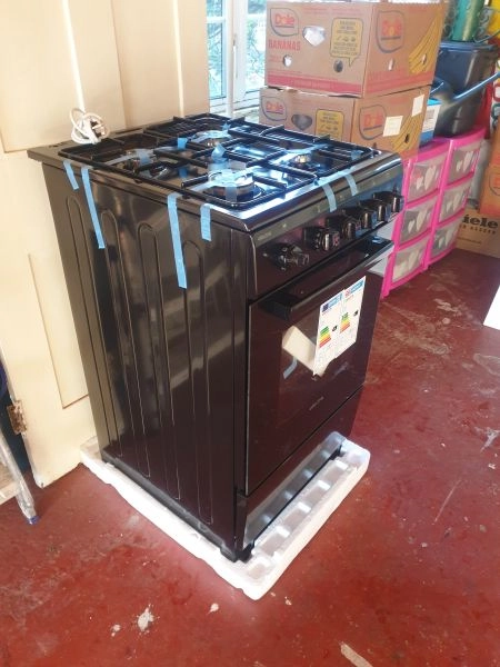 Free standing Electrolux gas oven and hob