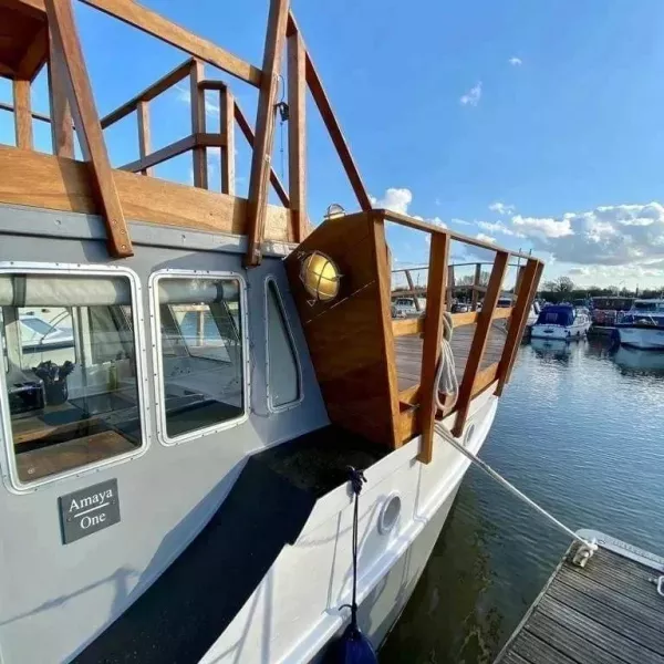 Livaboard vessel