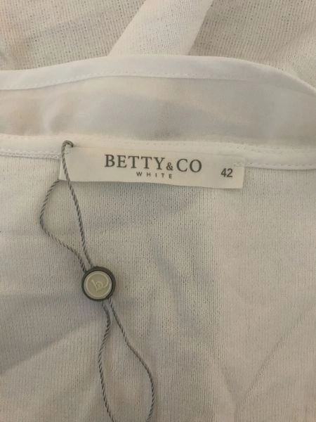 Betty & Co Cream Relaxed Fit Open Top