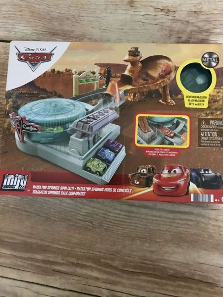 Disney and Pixar Cars Mini Racers Radiator Springs Spin Out Playset