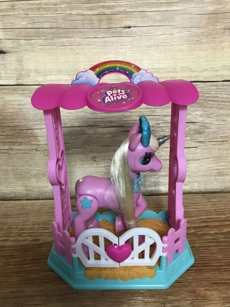 Pets Alive Magical Unicorn in Stable