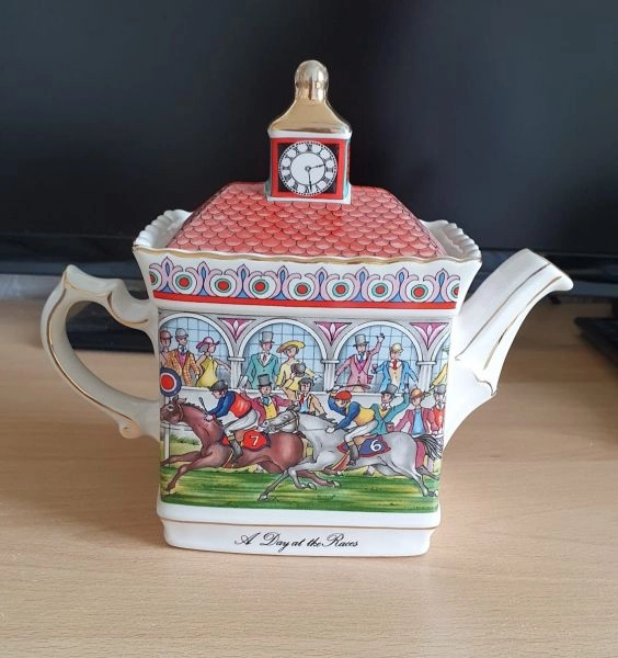 Vintage Sadler 'A Day at the Races' Teapot